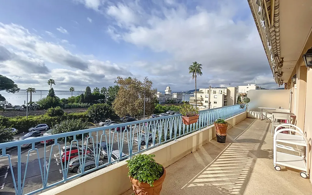 Achat appartement à vendre 3 pièces 59 m² - Antibes