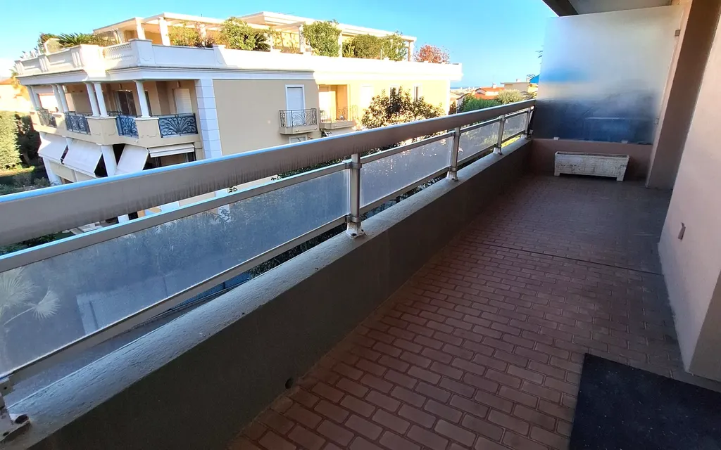 Achat appartement à vendre 2 pièces 60 m² - Saint-Laurent-du-Var