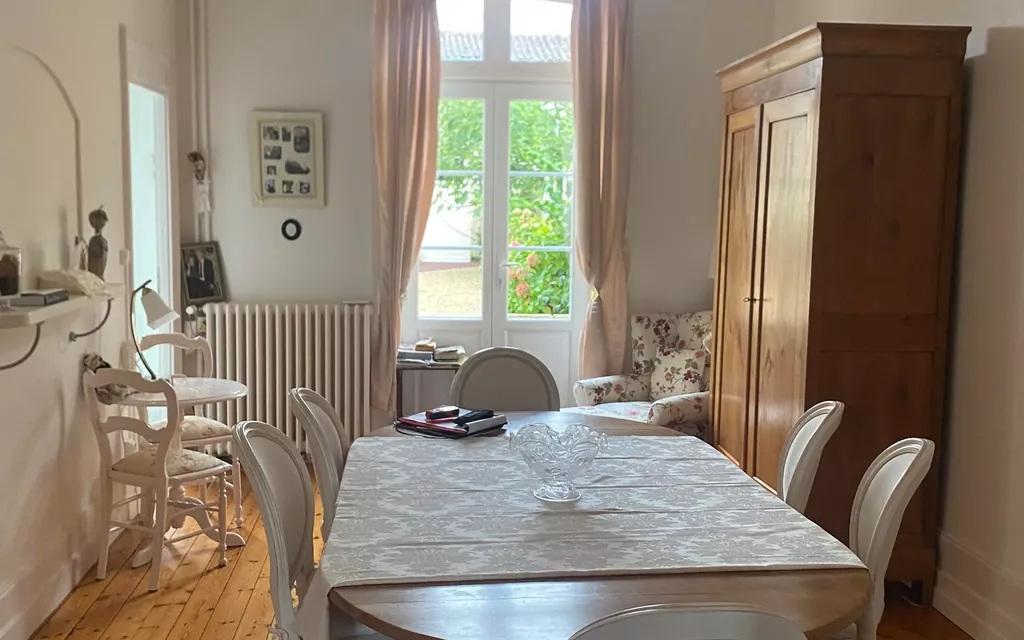 Achat maison à vendre 6 chambres 192 m² - Saint-Jean-d'Angély