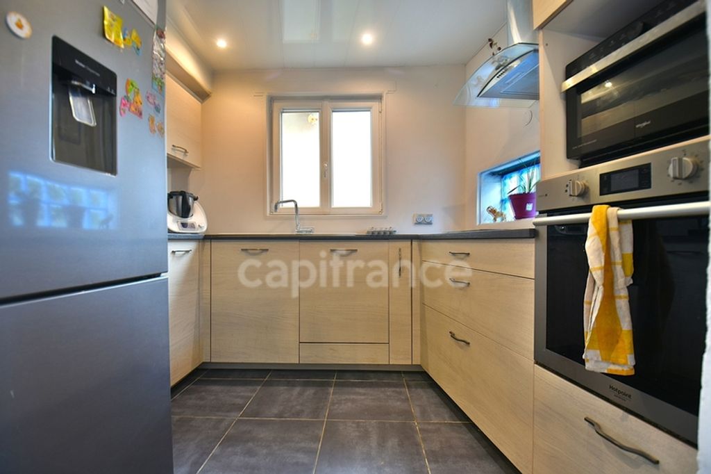 Achat maison à vendre 2 chambres 86 m² - Villeneuve-sur-Yonne