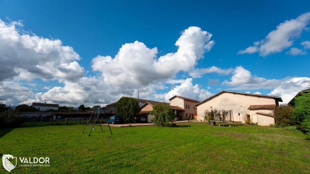 Achat maison à vendre 4 chambres 200 m² - Corcelles-en-Beaujolais