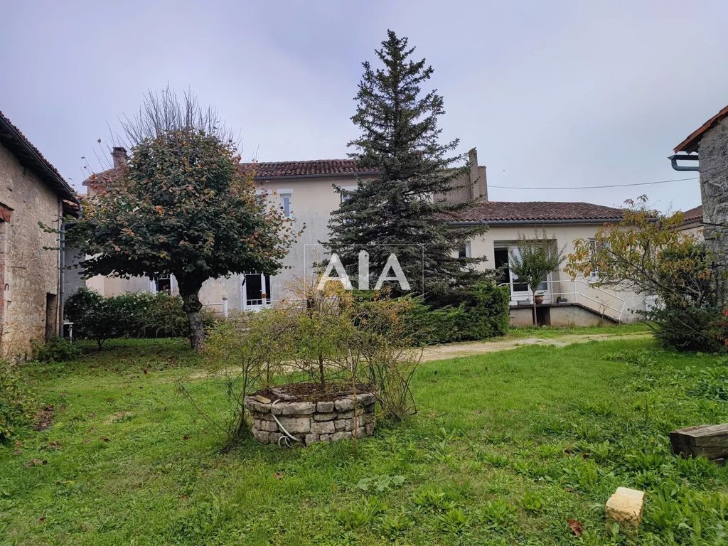 Achat maison à vendre 4 chambres 215 m² - Aunac-sur-Charente