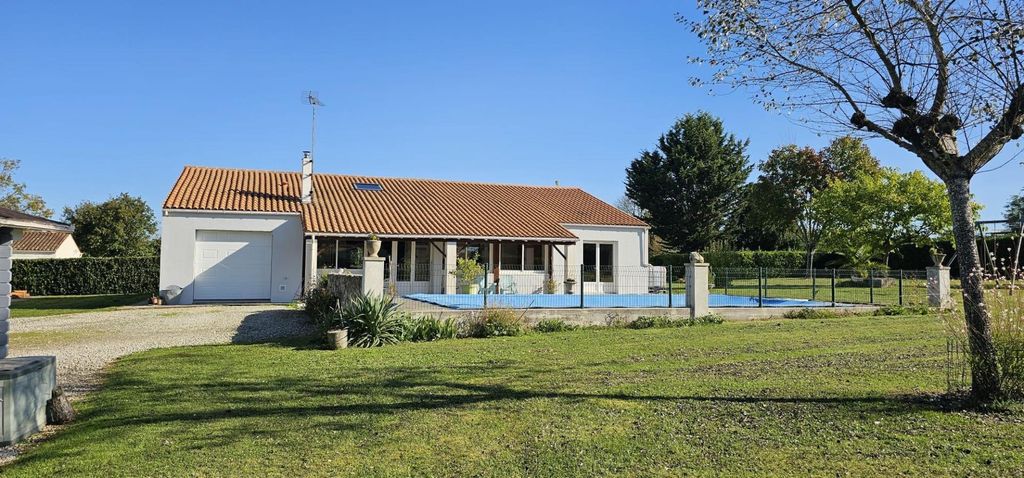 Achat maison à vendre 4 chambres 202 m² - Bussac-sur-Charente