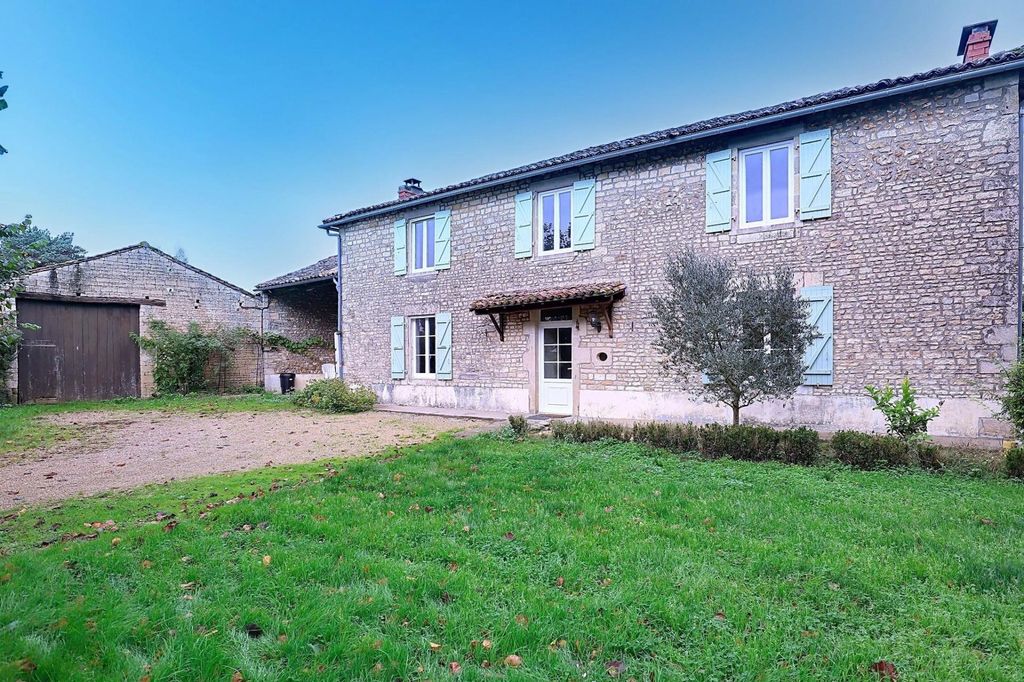 Achat maison à vendre 4 chambres 143 m² - Clussais-la-Pommeraie