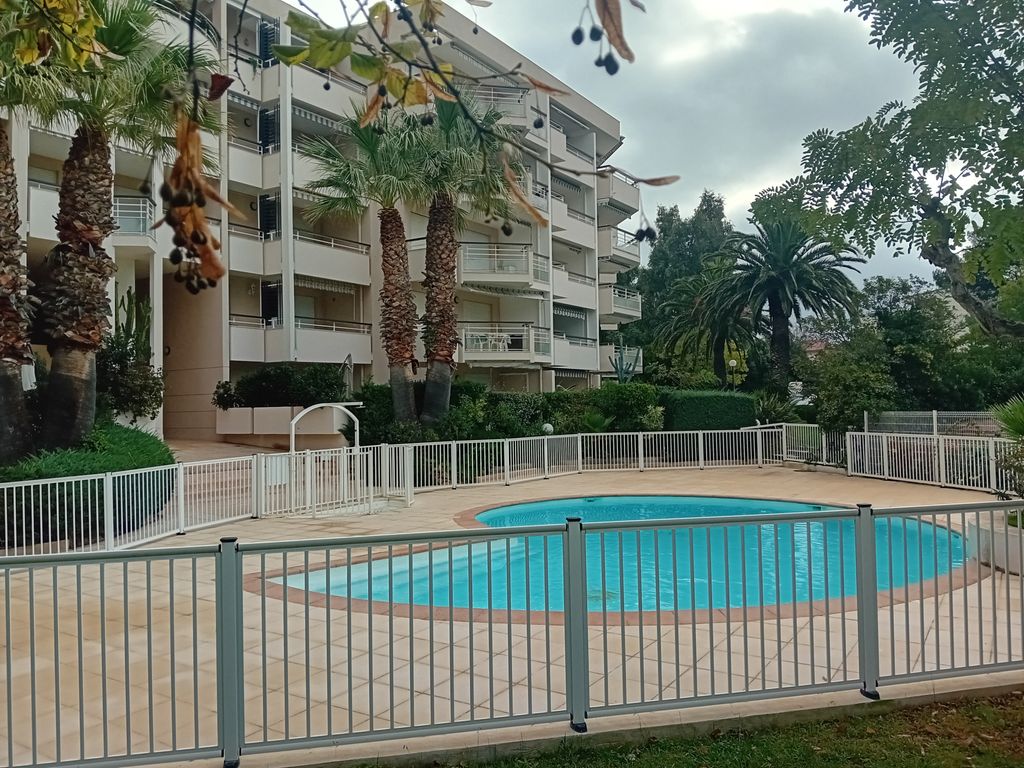 Achat appartement à vendre 2 pièces 29 m² - Saint-Raphaël