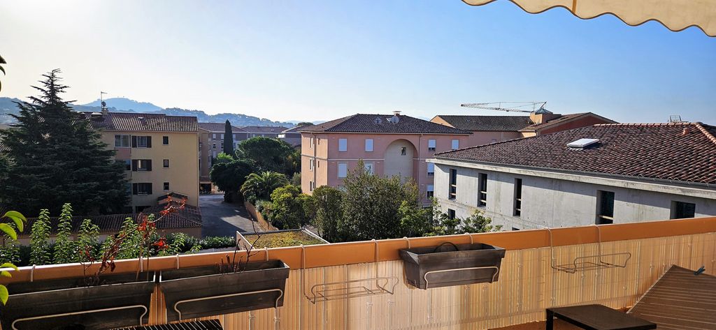 Achat appartement à vendre 3 pièces 90 m² - Sanary-sur-Mer