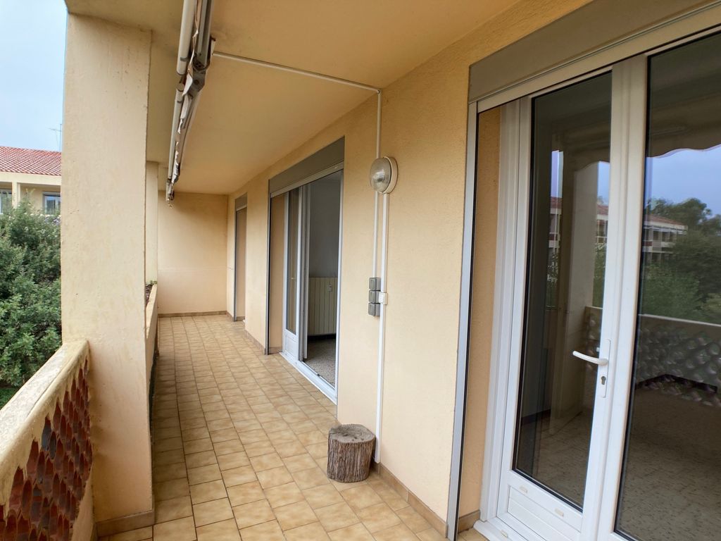 Achat appartement à vendre 4 pièces 74 m² - Cogolin