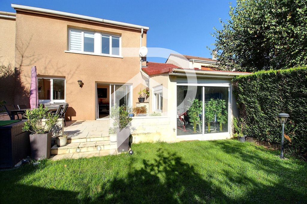 Achat maison à vendre 4 chambres 115 m² - Montigny-le-Bretonneux