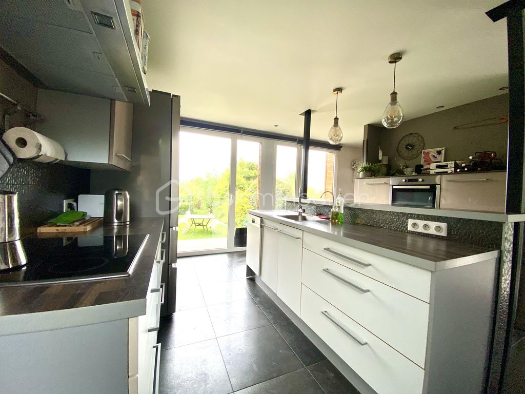 Achat maison à vendre 4 chambres 230 m² - La Chaussée-Tirancourt