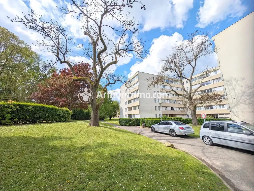 Achat appartement à vendre 3 pièces 68 m² - Savigny-le-Temple