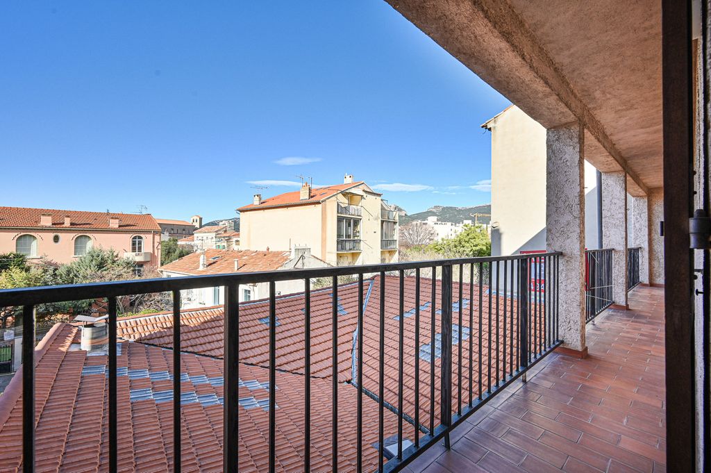 Achat appartement à vendre 3 pièces 63 m² - Toulon