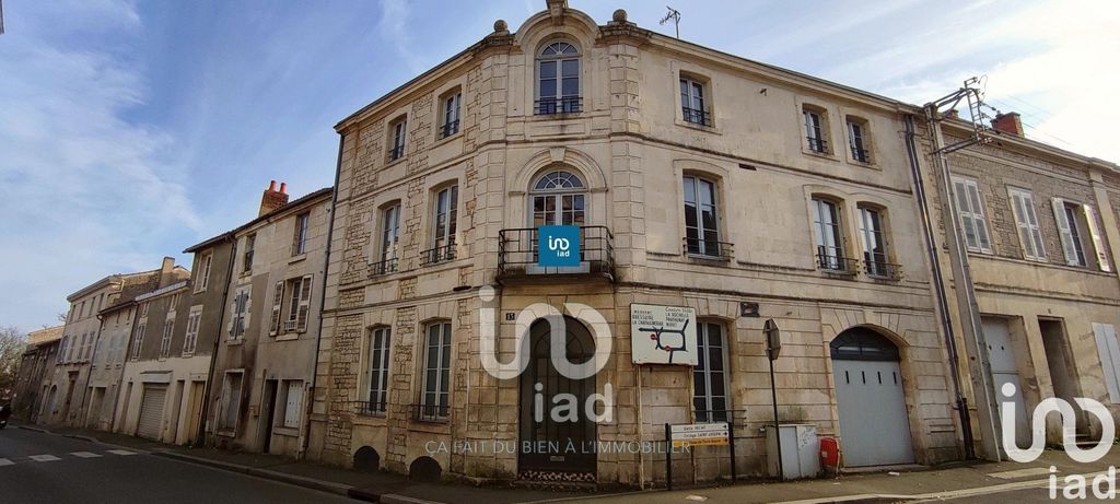 Achat maison à vendre 4 chambres 186 m² - Fontenay-le-Comte