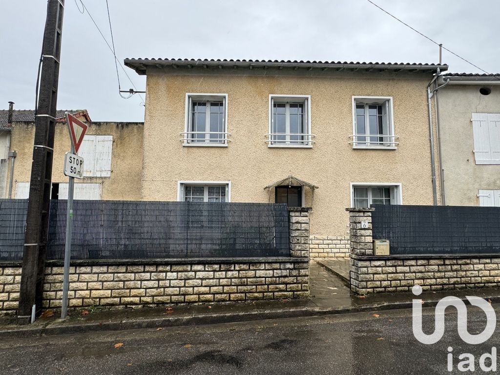 Achat maison à vendre 3 chambres 114 m² - Saint-Amant-de-Bonnieure