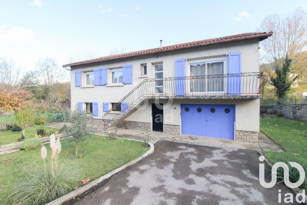 Achat maison à vendre 6 chambres 170 m² - Saint-Georges-de-Luzençon