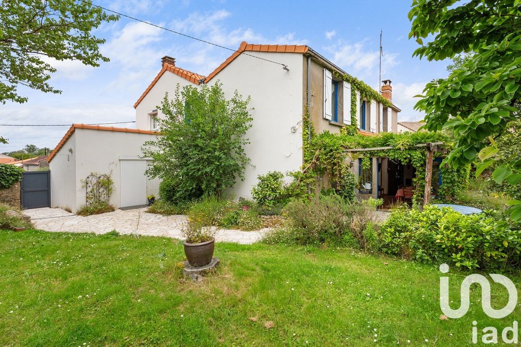 Achat maison à vendre 4 chambres 193 m² - Bouguenais