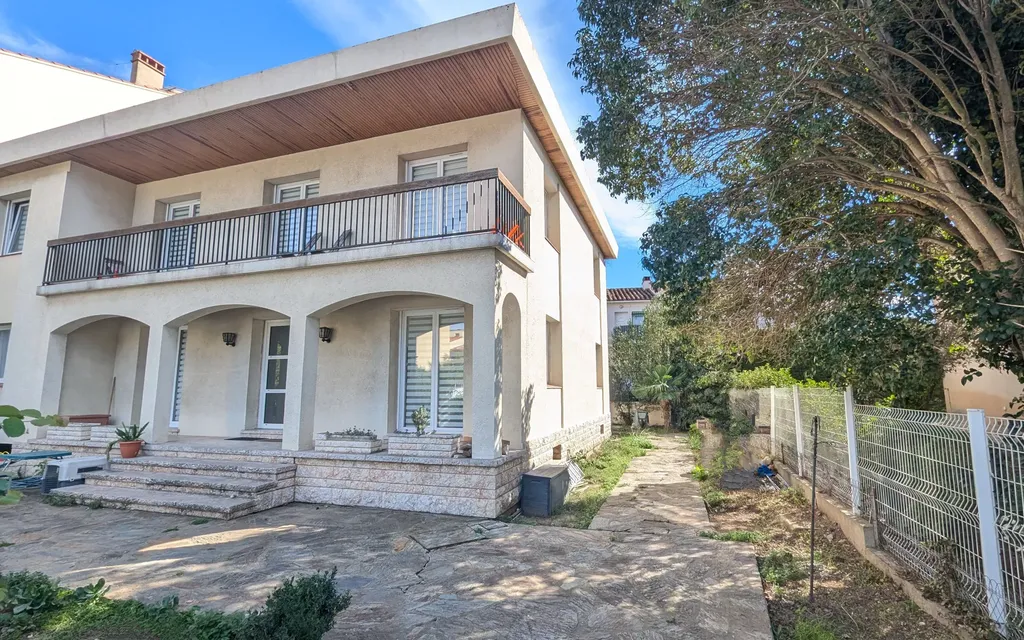 Achat maison à vendre 5 chambres 228 m² - Perpignan