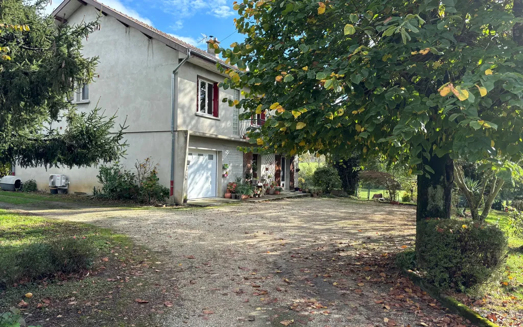 Achat maison à vendre 5 chambres 160 m² - Montrevel-en-Bresse