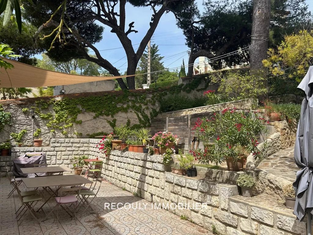 Achat maison à vendre 4 chambres 228 m² - Marseille 8ème arrondissement