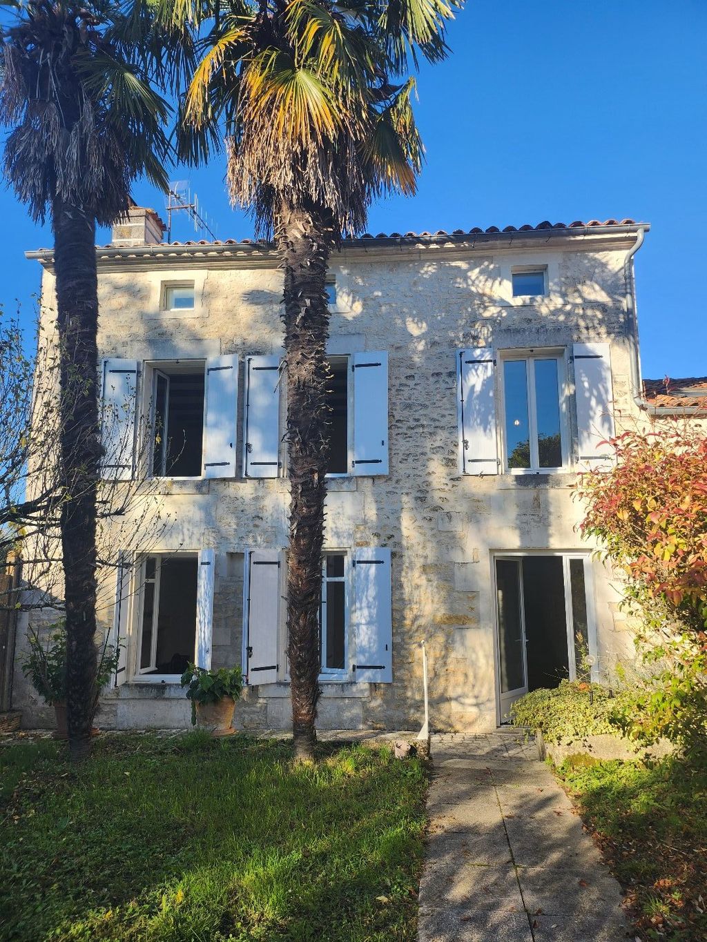 Achat maison à vendre 3 chambres 137 m² - Bourg-Charente