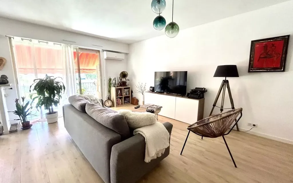 Achat appartement à vendre 2 pièces 50 m² - Vallauris