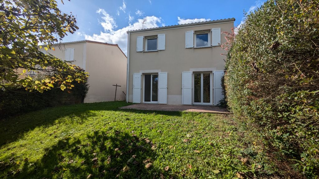 Achat maison à vendre 3 chambres 90 m² - Tonnay-Charente