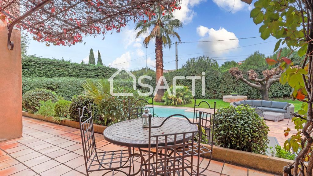 Achat maison à vendre 4 chambres 162 m² - Roquebrune-sur-Argens