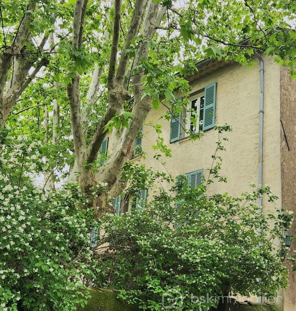 Achat maison à vendre 6 chambres 200 m² - Solliès-Toucas