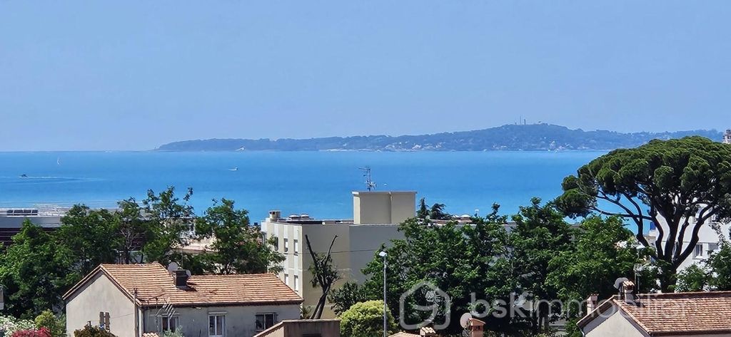 Achat appartement à vendre 3 pièces 75 m² - Saint-Laurent-du-Var