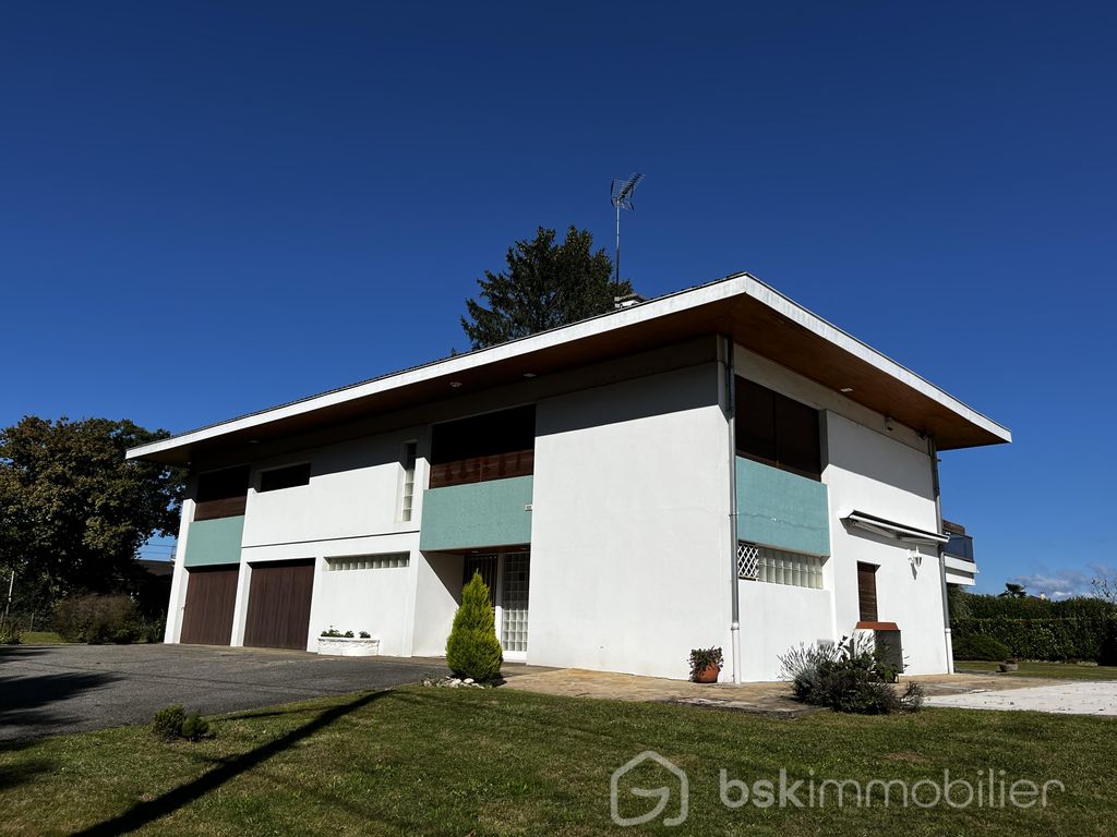 Achat maison à vendre 4 chambres 240 m² - Bourg-en-Bresse