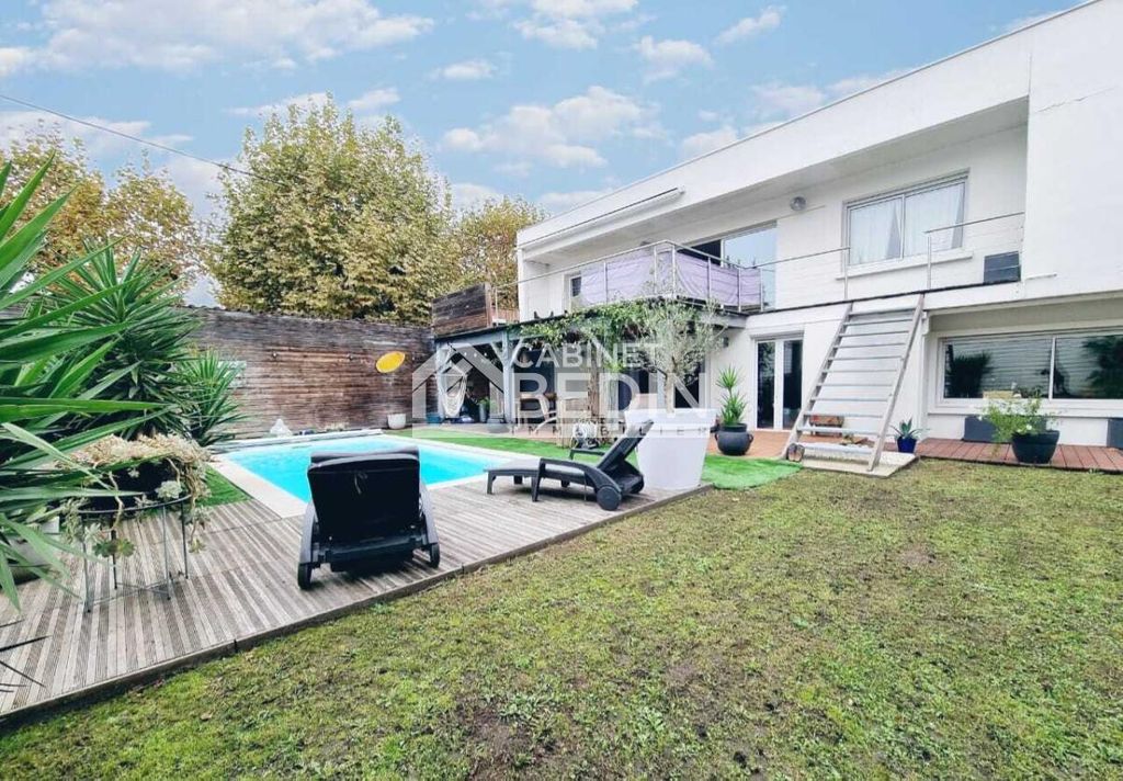 Achat maison à vendre 5 chambres 223 m² - Mérignac