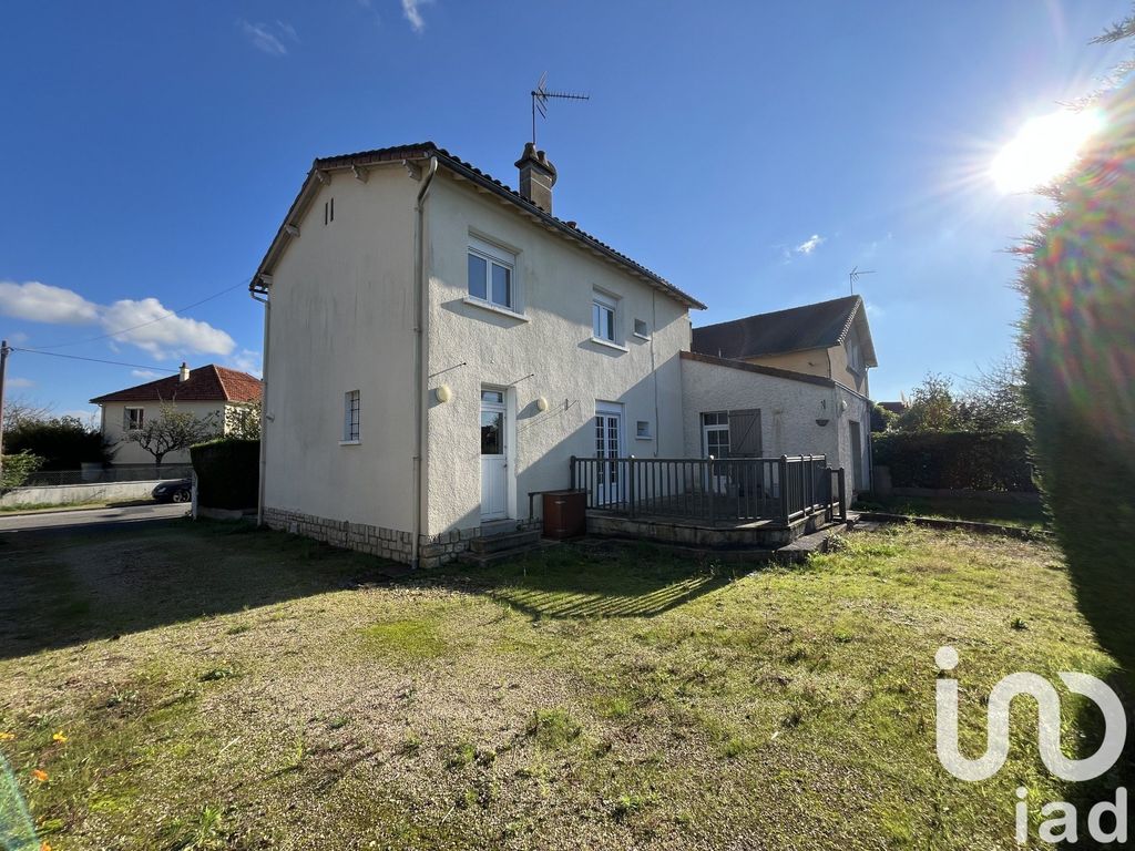 Achat maison à vendre 4 chambres 126 m² - Lussac-les-Châteaux