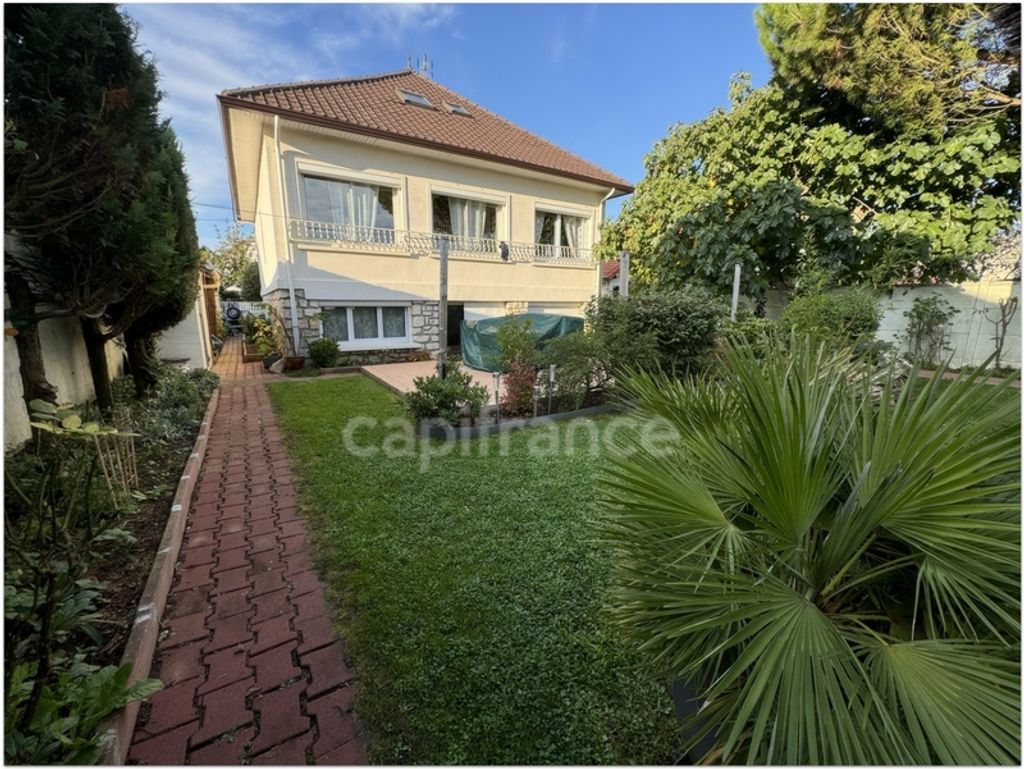 Achat maison à vendre 4 chambres 241 m² - Pontault-Combault