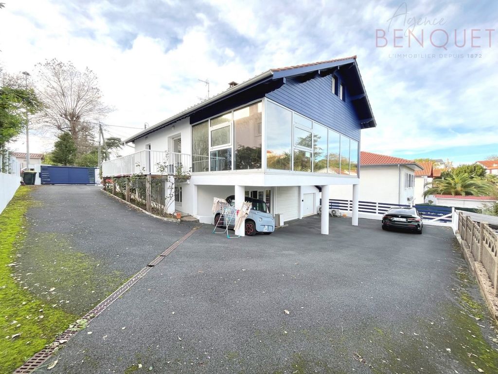 Achat maison à vendre 5 chambres 230 m² - Biarritz