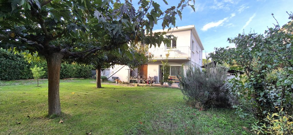 Achat maison à vendre 4 chambres 132 m² - Arles