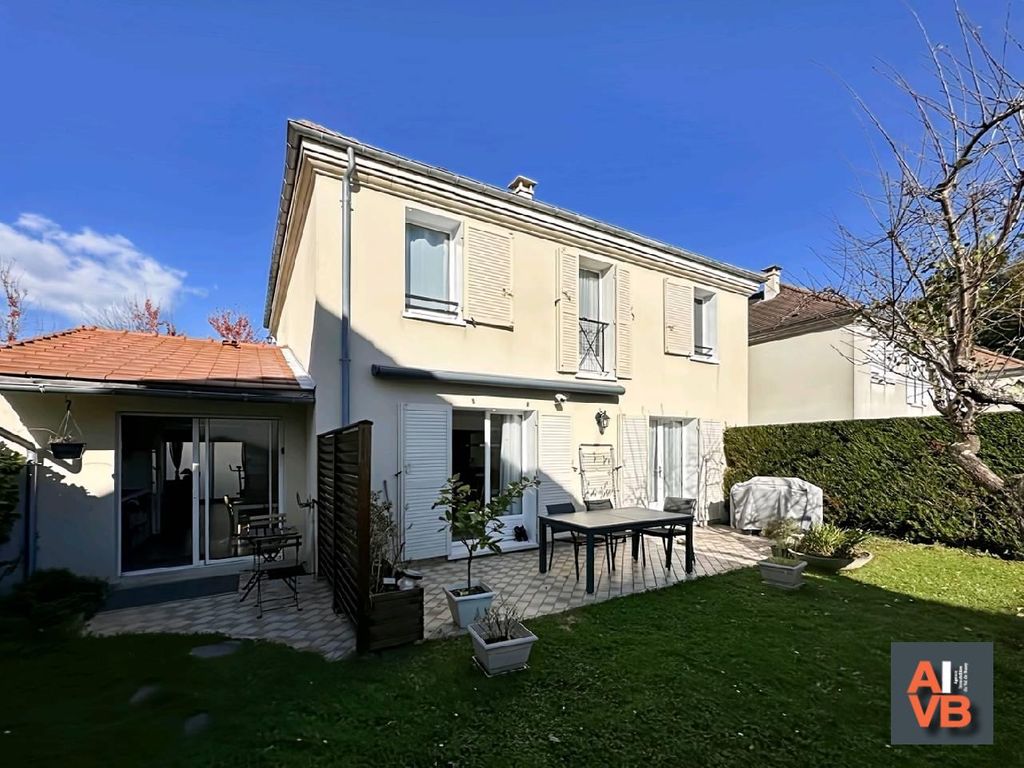 Achat maison à vendre 4 chambres 133 m² - Bussy-Saint-Georges