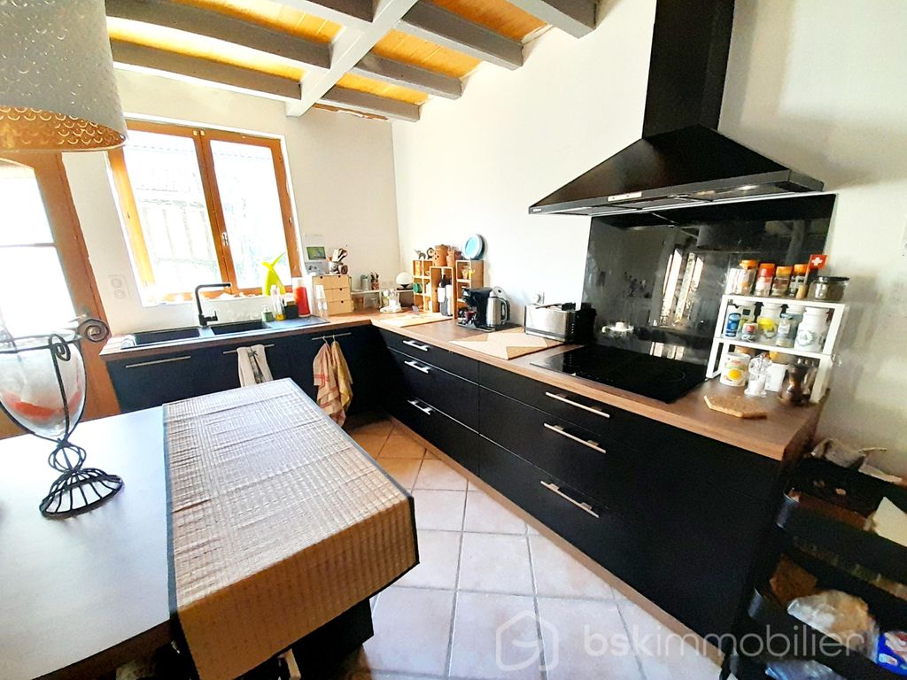 Achat maison à vendre 3 chambres 145 m² - Saint-Amand-sur-Fion