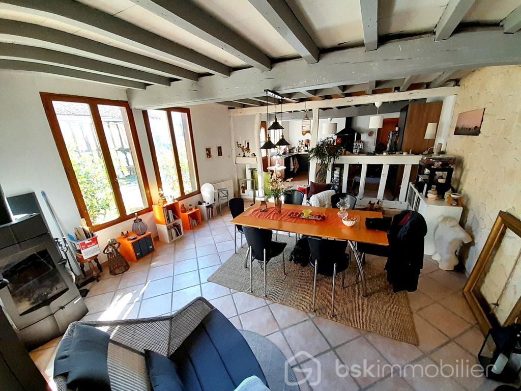 Achat maison à vendre 3 chambres 145 m² - Saint-Amand-sur-Fion