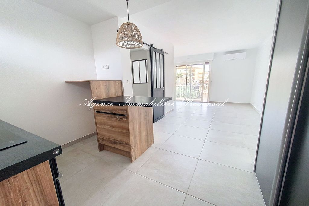 Achat appartement à vendre 2 pièces 33 m² - Sainte-Maxime