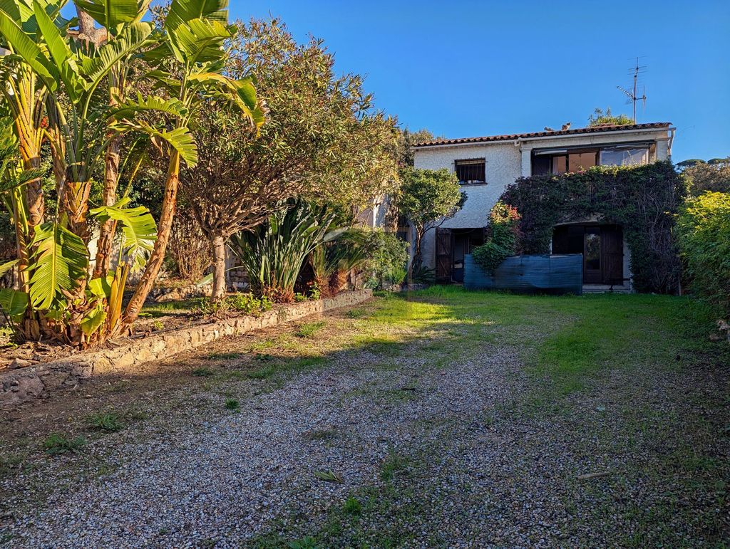 Achat maison à vendre 4 chambres 165 m² - Sainte-Maxime