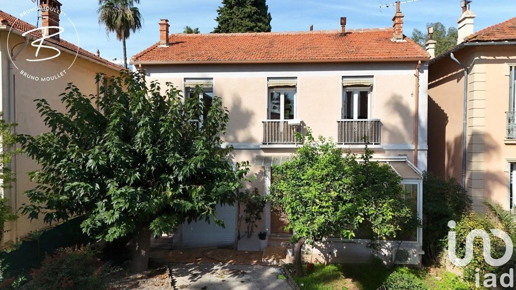 Achat maison à vendre 6 chambres 213 m² - Hyères