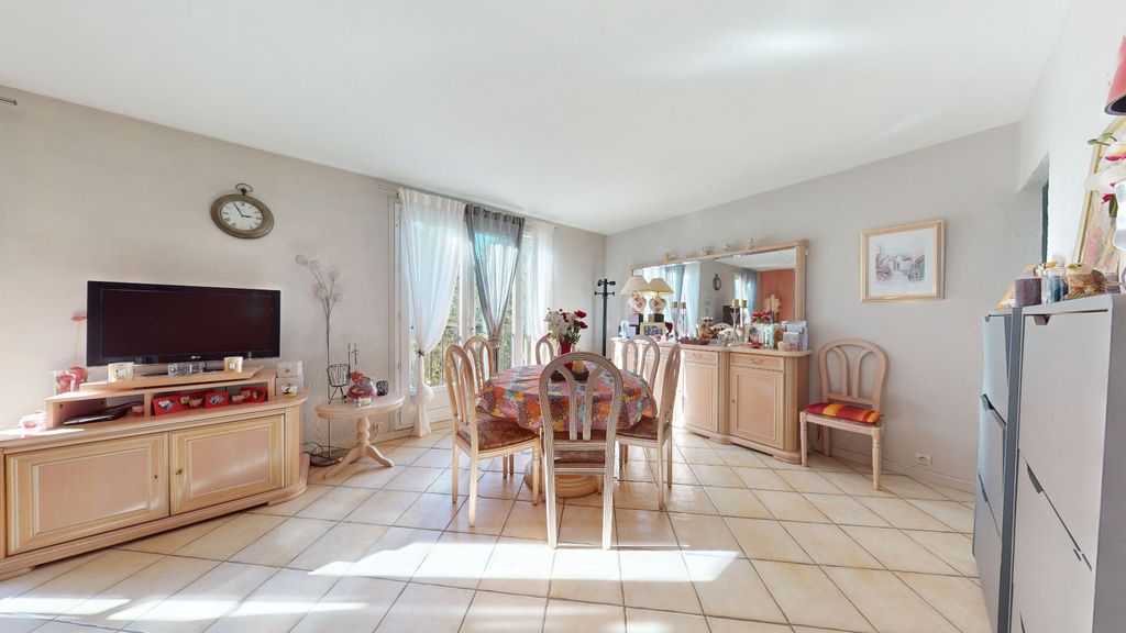 Achat appartement à vendre 5 pièces 84 m² - Brie-Comte-Robert