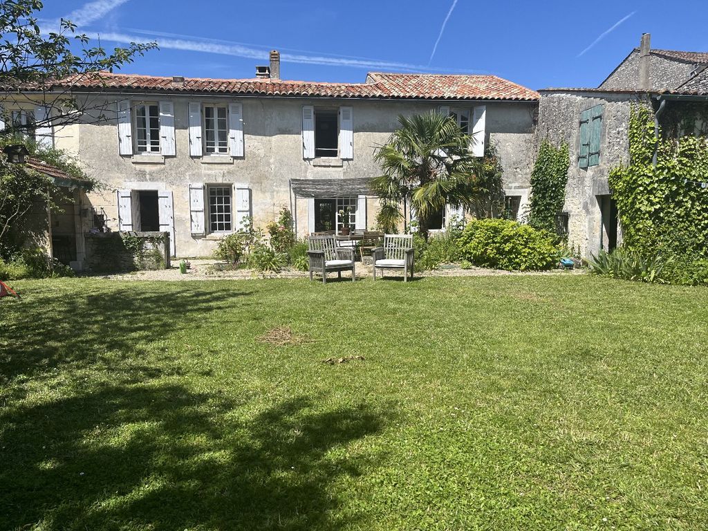 Achat maison à vendre 4 chambres 211 m² - Jarnac