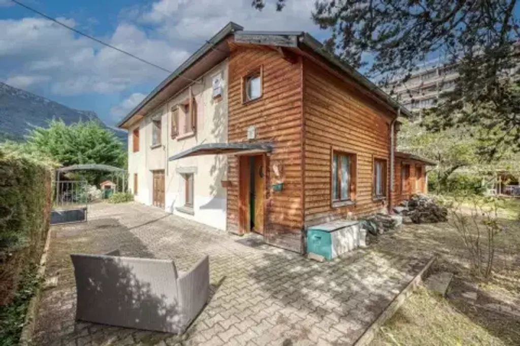 Achat maison à vendre 5 chambres 175 m² - Échirolles