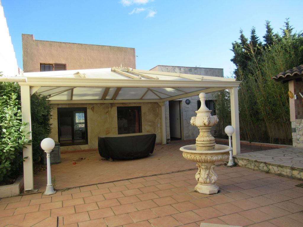 Achat maison à vendre 4 chambres 145 m² - Sausset-les-Pins