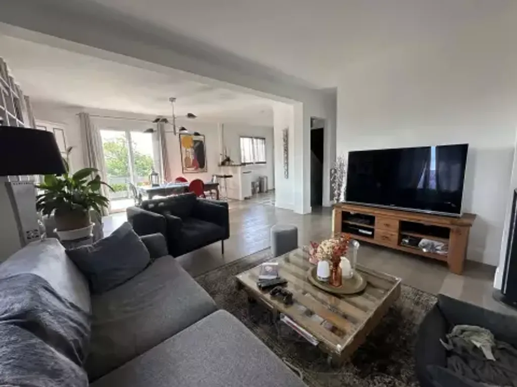 Achat maison à vendre 5 chambres 118 m² - Le Mesnil-Saint-Denis