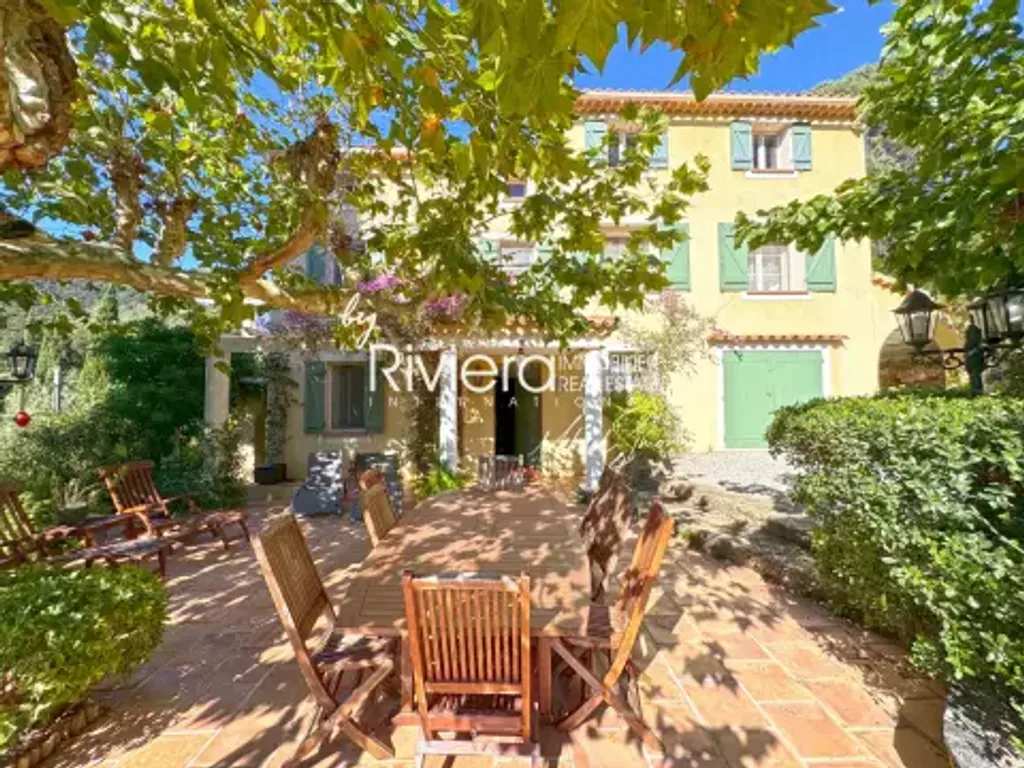 Achat maison à vendre 5 chambres 205 m² - Cavalaire-sur-Mer