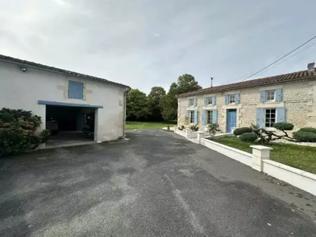 Achat maison à vendre 4 chambres 174 m² - Semussac