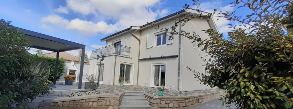 Achat maison à vendre 5 chambres 186 m² - Montrond-les-Bains