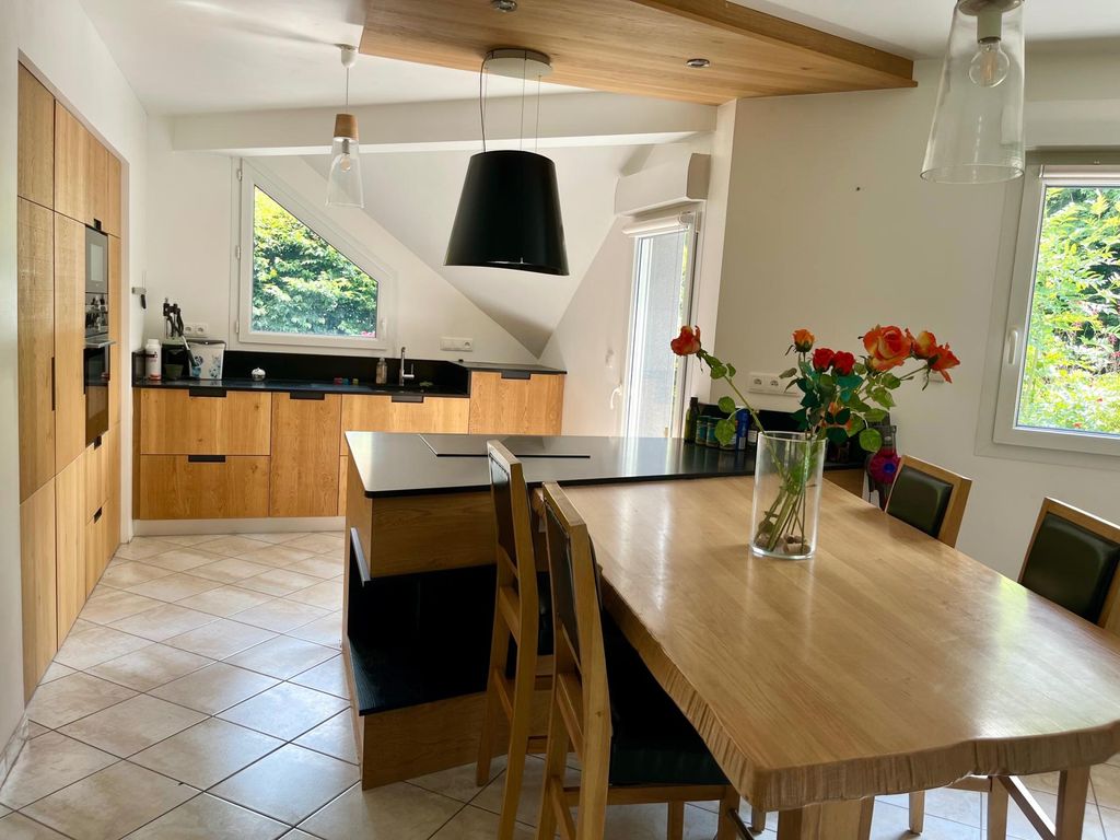 Achat maison à vendre 4 chambres 162 m² - Magny-Châtelard