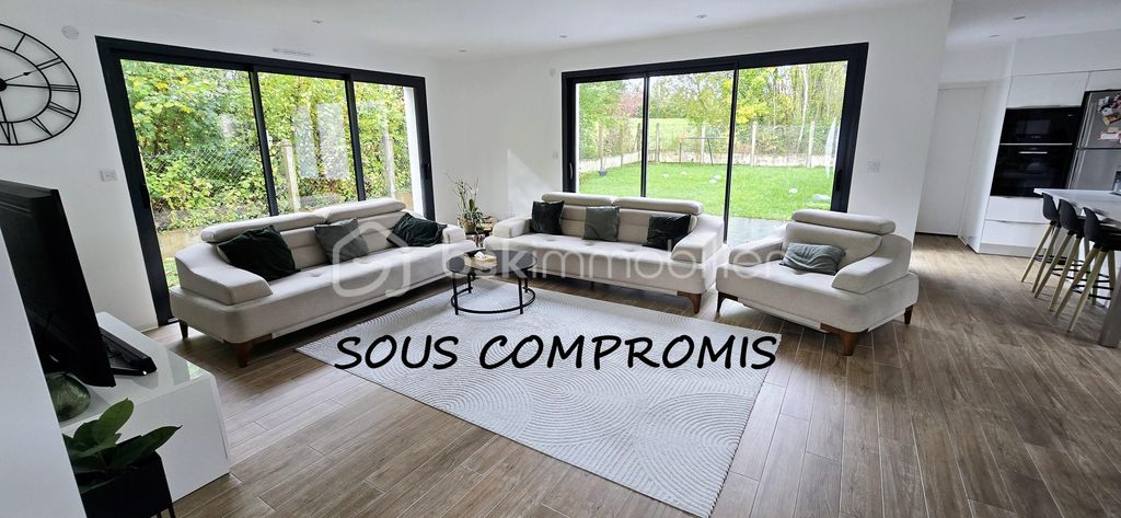 Achat maison à vendre 5 chambres 160 m² - Saint-Barthélemy-d'Anjou